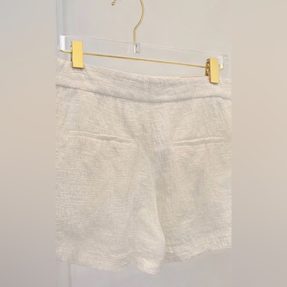 Pristine Vince Textured Pin Tuck Jacquard
Shorts Linen Trouser Cream White 4 - Picture 8 of 13